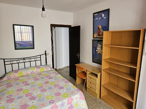 Foto 2 de Piso en alquiler en calle Loja Edificio Toledo de 3 habitaciones con muebles y balcón