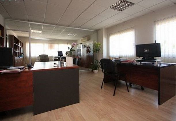 Foto 1 de Alquiler de oficina en calle Sefrigdonabucco de 1 habitación con aire acondicionado y ascensor