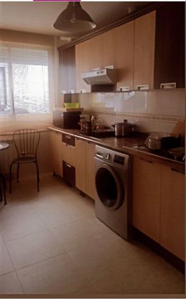 Foto 1 de Apartament en lloguer a calle Juan Carlos I de 1 habitació amb mobles i aire acondicionat