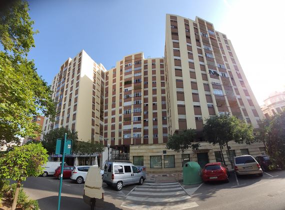Foto 1 de Compartir piso en avenida Perez Galdos de 4 habitaciones con terraza y muebles