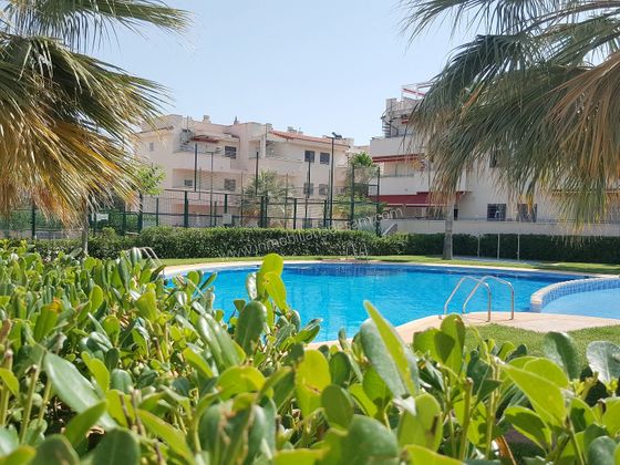 Foto 1 de Venta de apartamento en barrio Tres Playas de 2 habitaciones con terraza y piscina