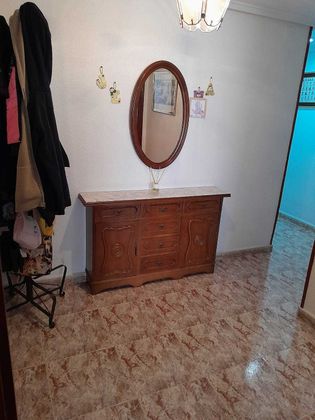 Foto 2 de Pis en venda a calle Miguel Hernandez de 4 habitacions amb mobles i aire acondicionat