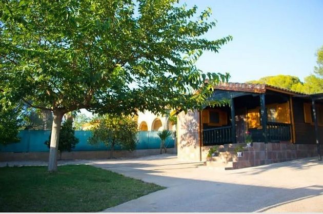 Foto 1 de Casa rural en venda a urbanización Mayor de 2 habitacions amb terrassa i piscina