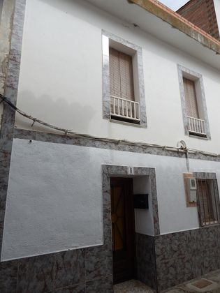 Foto 2 de Casa adossada en venda a calle Joaquin Costa de 5 habitacions i 147 m²