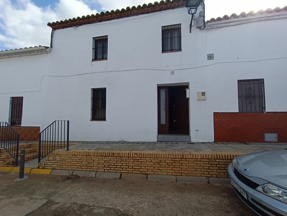 Foto 2 de Casa en venda a calle Calvario de 6 habitacions amb terrassa i jardí