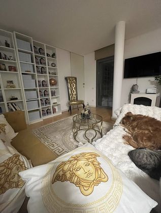 Foto 2 de Compartir apartamento en calle Jaume Cantarer de 2 habitaciones con muebles y balcón