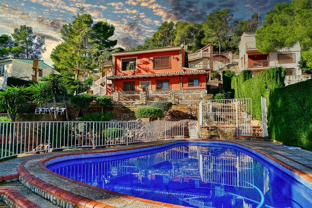 Foto 1 de Xalet en venda a avenida La Serra de 4 habitacions amb terrassa i piscina