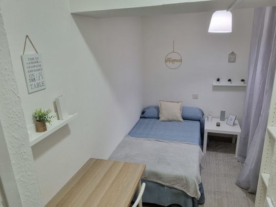 Foto 2 de Compartir piso en calle Calleja de Los Huevos de 7 habitaciones con muebles y calefacción