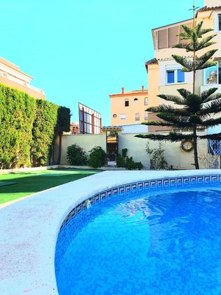 Foto 2 de Venta de casa en calle Los Emilios de 3 habitaciones con terraza y piscina