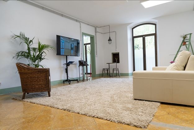 Foto 2 de Alquiler de oficina en polígono Lluís Cussó con garaje y muebles