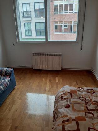 Foto 2 de Apartament en venda a avenida De Santiago de 3 habitacions amb terrassa i mobles