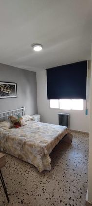 Foto 2 de Alquiler de piso en calle Juan Bravo de 3 habitaciones con muebles y calefacción