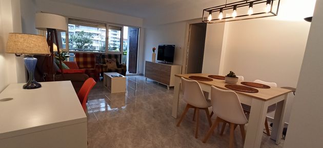 Foto 2 de Apartamento en alquiler en avenida Francia de 2 habitaciones con garaje y muebles