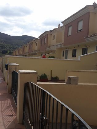 Foto 1 de Casa adosada en venta en calle Zargal de 3 habitaciones con terraza y piscina