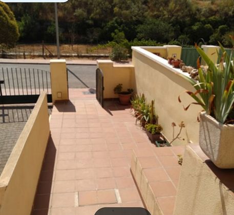 Foto 2 de Casa adosada en venta en calle Zargal de 3 habitaciones con terraza y piscina