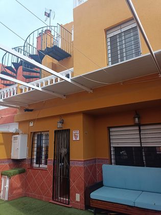 Foto 2 de Casa adosada en venta en calle Cadiz de 3 habitaciones con terraza y balcón