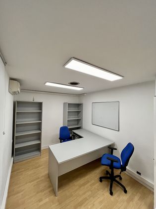 Foto 1 de Alquiler de oficina en calle Provença de 1 habitación con aire acondicionado y ascensor