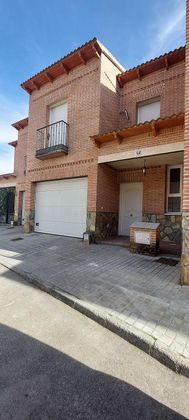 Foto 1 de Casa adossada en venda a calle Juan P de 3 habitacions amb garatge i jardí