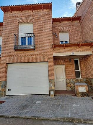 Foto 1 de Casa adossada en venda a calle Juan Padilla de 3 habitacions amb terrassa i garatge
