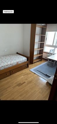 Foto 1 de Compartir piso en calle Martin Echegaray de 4 habitaciones con piscina y muebles