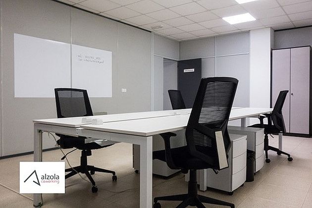 Foto 2 de Oficina en alquiler en calle Pablo Alzola de 1 habitación y 30 m²