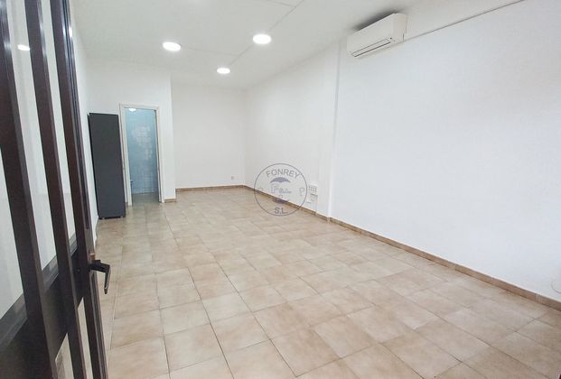 Foto 1 de Oficina en alquiler en avenida Avda de la Constitución de 2 habitaciones con aire acondicionado