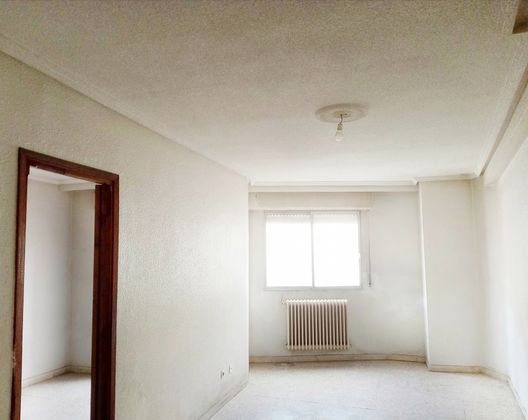 Foto 1 de Piso en venta en carretera Ledesma de 3 habitaciones con balcón y calefacción