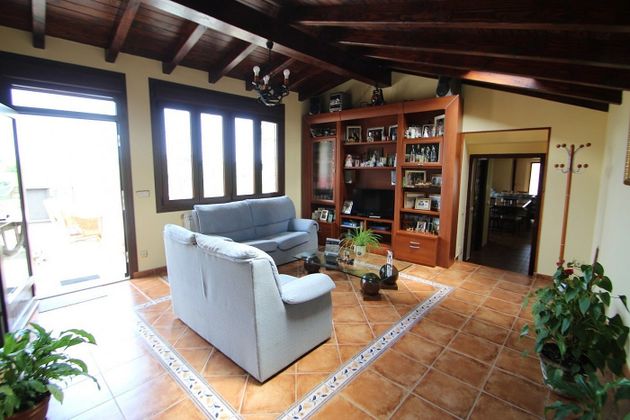 Foto 2 de Xalet en venda a barrio Lamadrid de 4 habitacions i 303 m²