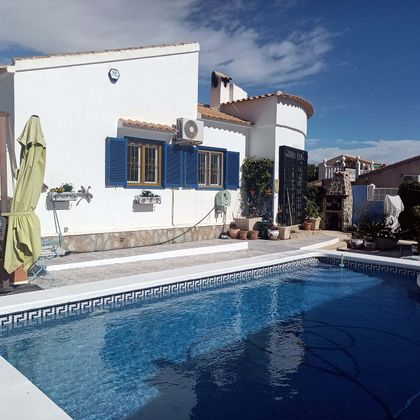 Foto 2 de Vil·la en venda a calle Sagitario de 4 habitacions amb terrassa i piscina