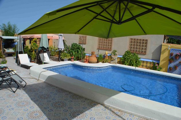 Foto 1 de Villa en venta en calle Sagitario de 4 habitaciones con piscina y garaje