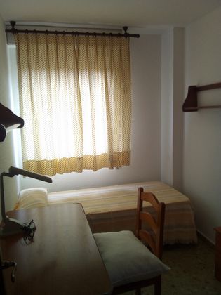 Foto 1 de Compartir piso en avenida Avda de la Paz de 4 habitaciones con terraza y muebles