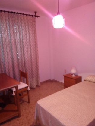 Foto 2 de Compartir piso en avenida Avda de la Paz de 4 habitaciones con terraza y muebles