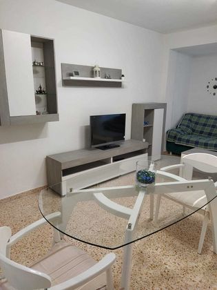 Foto 2 de Pis en lloguer a calle Valencia de 4 habitacions amb terrassa i mobles
