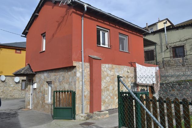Foto 2 de Venta de casa en calle Trigaleña de 2 habitaciones con garaje y muebles