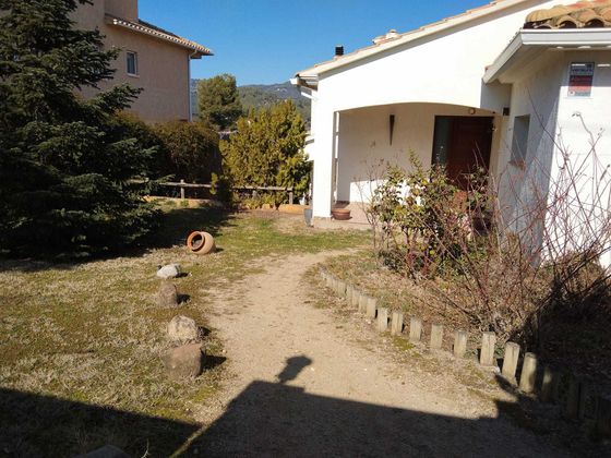 Foto 1 de Casa en venda a avenida Castell de Montbui de 5 habitacions amb terrassa i piscina
