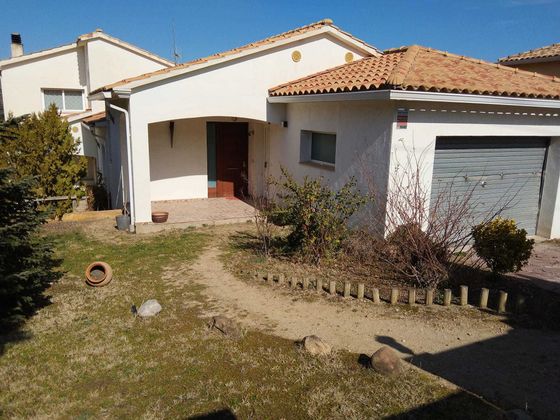 Foto 2 de Casa en venda a avenida Castell de Montbui de 5 habitacions amb terrassa i piscina