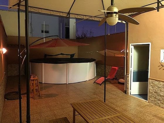 Foto 1 de Casa adossada en venda a calle Ciudad de Ibi de 4 habitacions amb terrassa i piscina