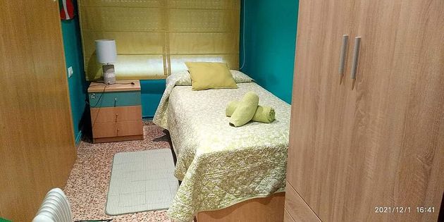 Foto 1 de Compartir piso en calle Benidorm de 4 habitaciones con terraza y muebles