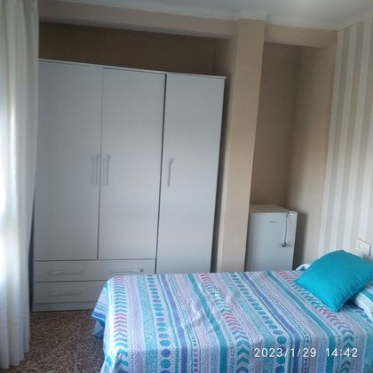 Foto 2 de Alquiler de piso en calle Benidorm de 1 habitación con terraza y muebles