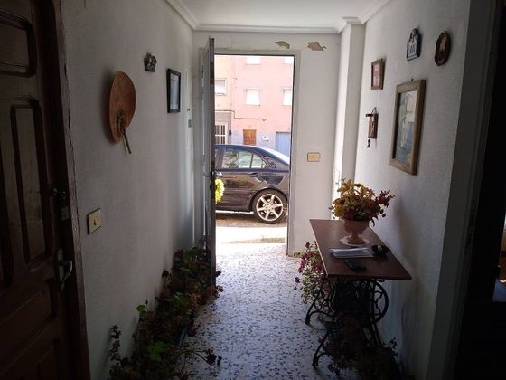 Foto 2 de Venta de casa adosada en calle Pedroso de 4 habitaciones con muebles y balcón