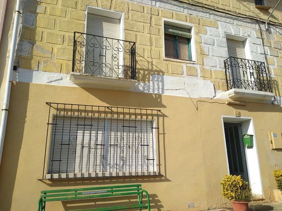 Foto 1 de Casa adossada en venda a calle Pedroso de 4 habitacions amb mobles i balcó