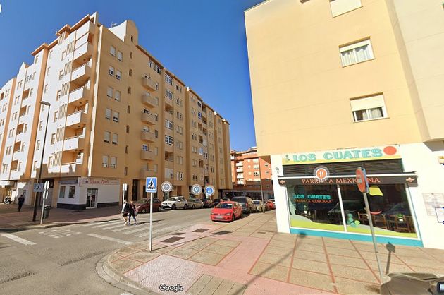 Foto 1 de Piso en venta en calle Director del Observatorio Tomás Azcárate de 3 habitaciones con terraza y garaje