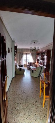 Foto 2 de Pis en venda a calle Monleón de 4 habitacions amb mobles i balcó