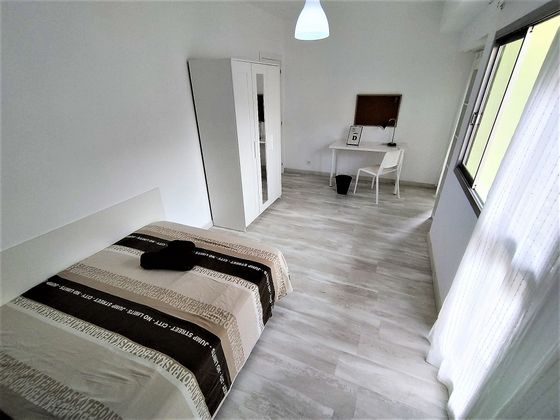 Foto 2 de Compartir piso en calle Colon de 7 habitaciones con terraza y muebles
