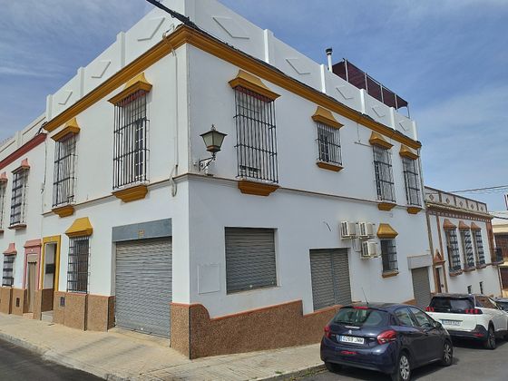 Foto 2 de Venta de casa en calle Cesar Augusto de 4 habitaciones con terraza y garaje