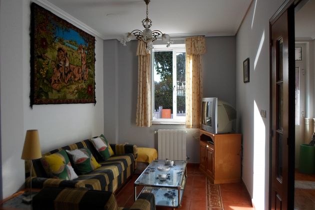 Foto 1 de Casa en lloguer a calle Leiromiño de 5 habitacions amb terrassa i garatge