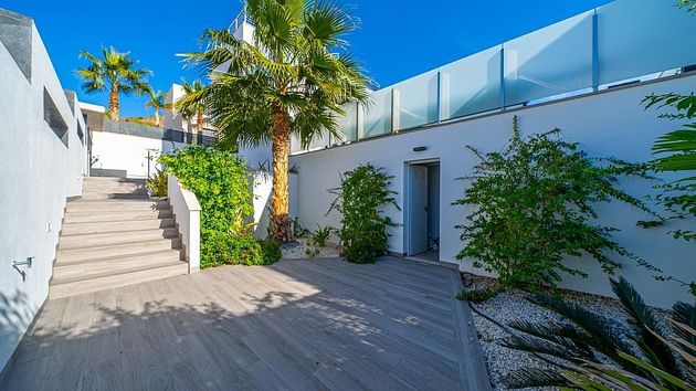 Foto 2 de Villa en venta en calle Toledo de 4 habitaciones con terraza y piscina