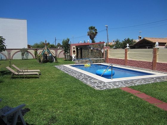 Foto 1 de Alquiler de chalet en calle Zarapito de 4 habitaciones con piscina y garaje