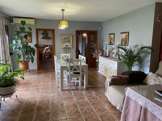 Foto 2 de Casa en venda a calle Los Arbolitos de 7 habitacions amb garatge i jardí