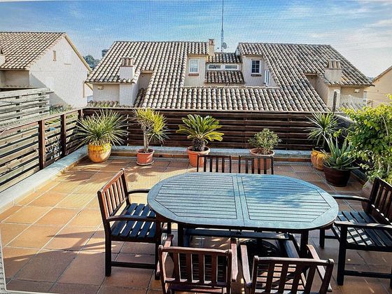 Foto 1 de Venta de casa en calle Francesc Curet de 4 habitaciones con terraza y garaje
